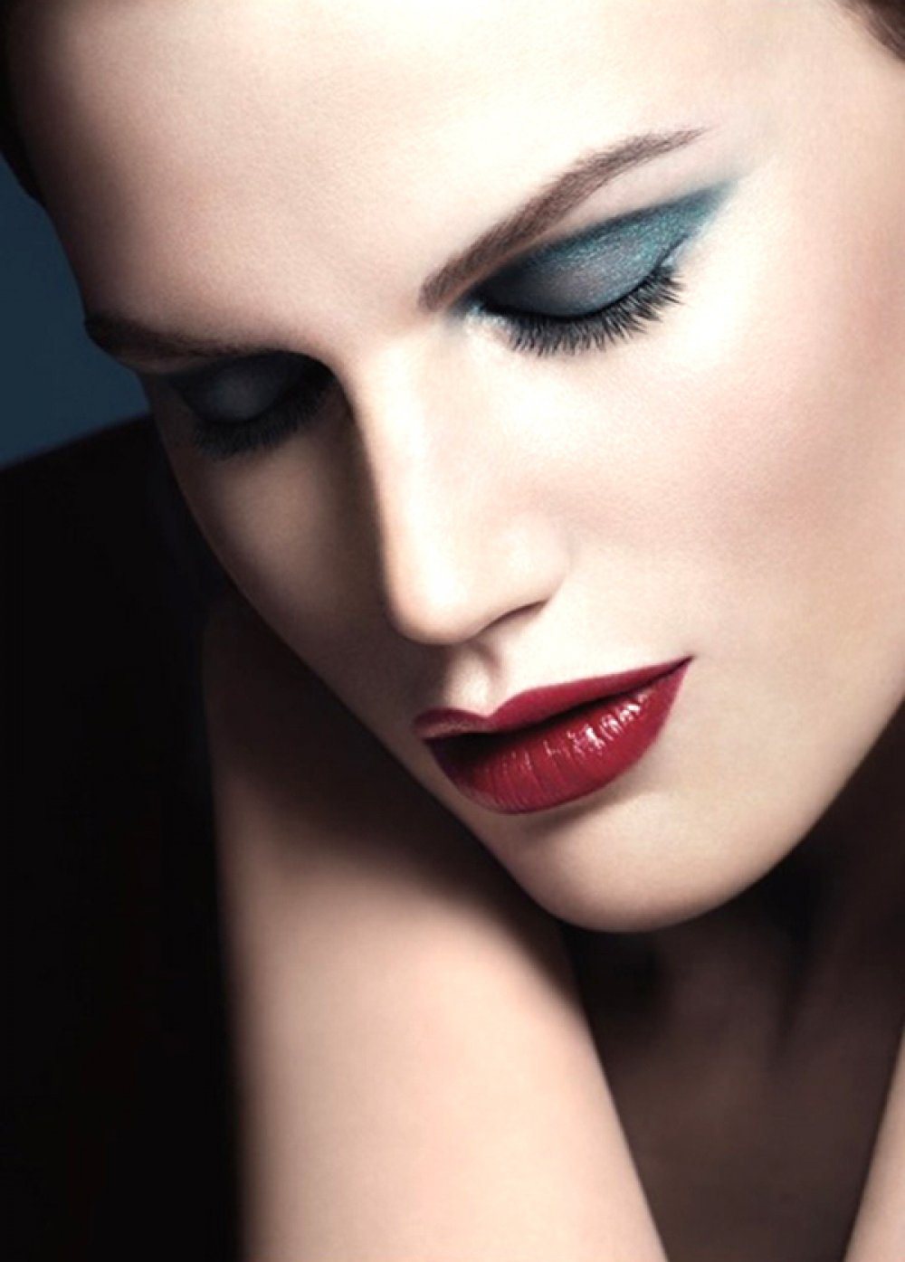 Giorgio armani представил осеннюю коллекцию макияжа kaleidoscope красота на elle.ru.