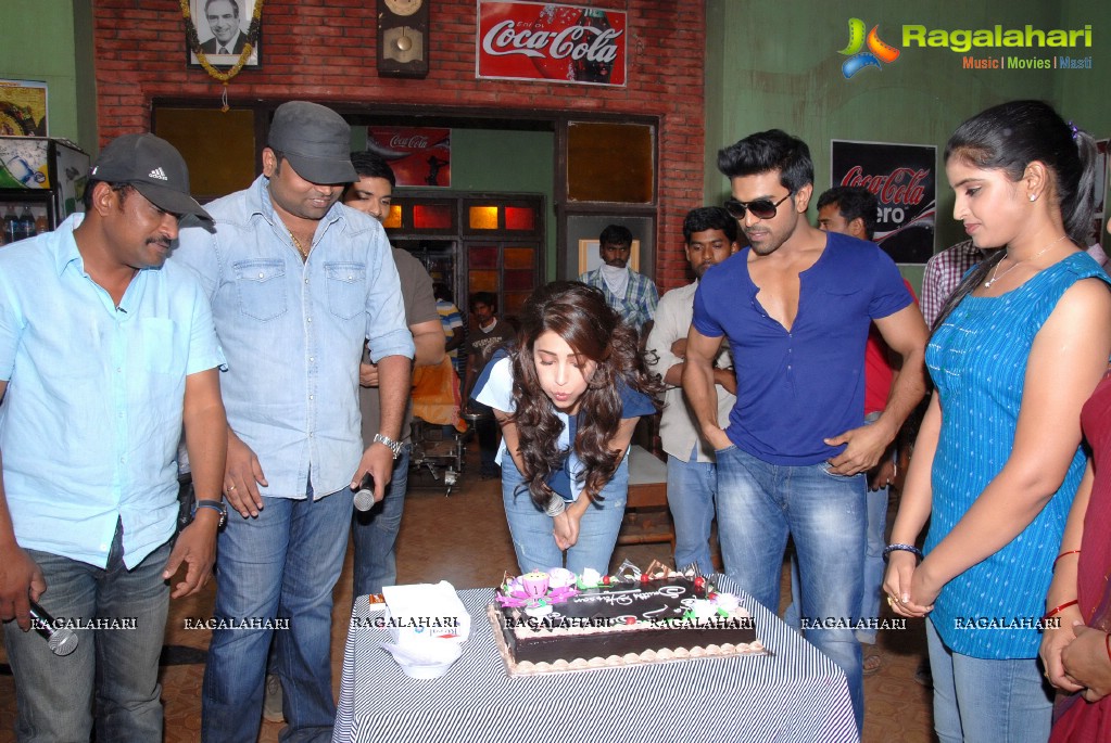 shruti-haasan-birthday-yevadu1.jpg