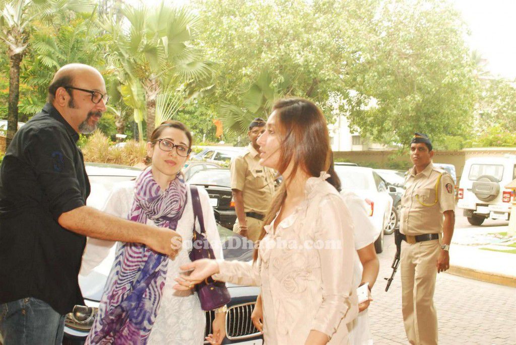 Kareena-with-sister-Karisma-attend-Dr.-Ashok-Chopras-Prayers-Meet--1024x686.jpg