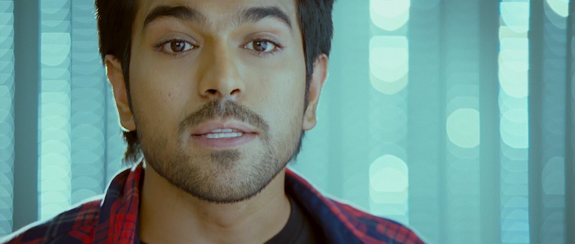 Naayak - Blu-Ray - 1080p - x264 - DTS - [DDR].mkv (0_24_55) 000752.jpg