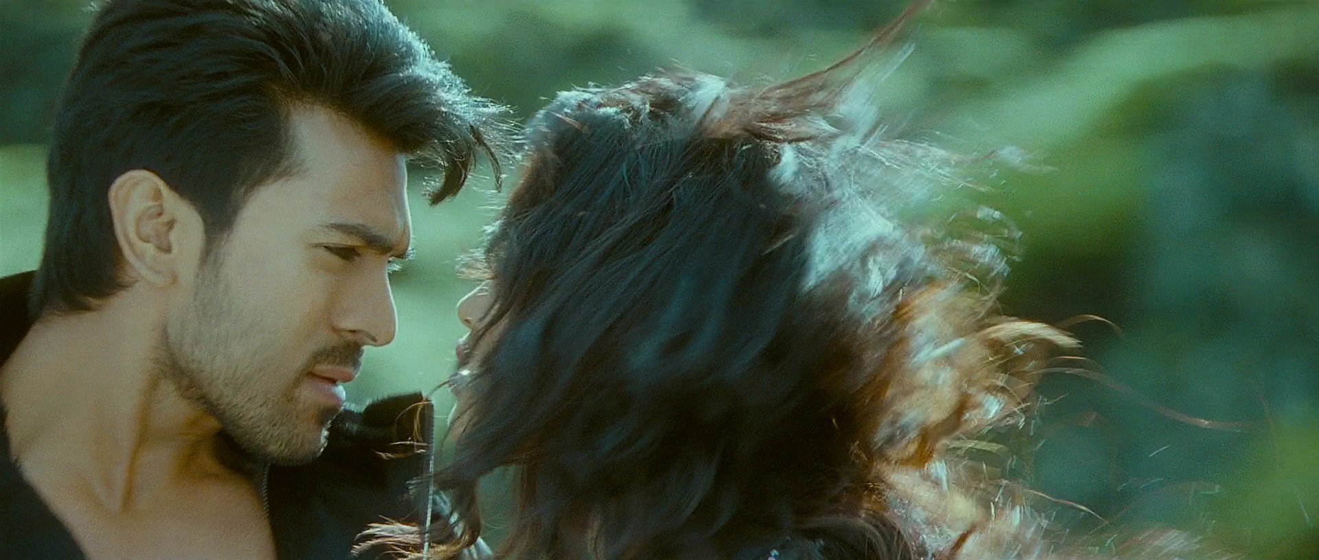 Naayak - Blu-Ray - 1080p - x264 - DTS - [DDR].mkv (1_38_07) 000282~1.jpg