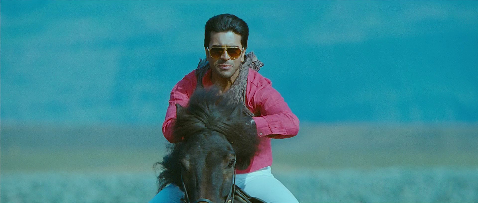 Naayak - Blu-Ray - 1080p - x264 - DTS - [DDR].mkv (1_35_04) 000090~1.jpg