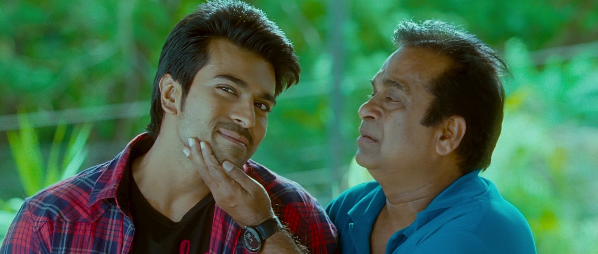 Naayak - Blu-Ray - 1080p - x264 - DTS - [DDR].mkv (0_22_23) 000700.jpg