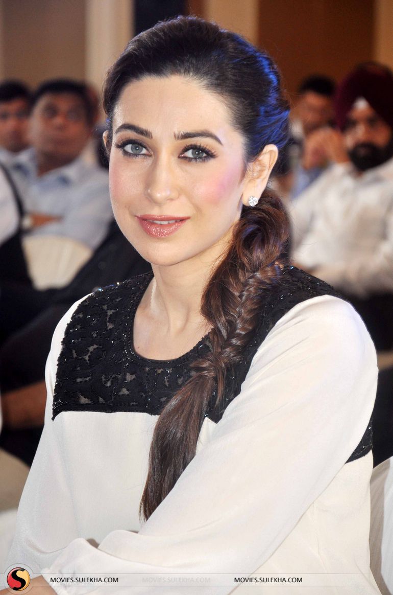 karishma-kapoor-launches-driver-s-day-campaign-stills01.jpg