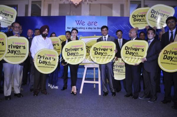 karisma kapoor driver's day_00025.jpg