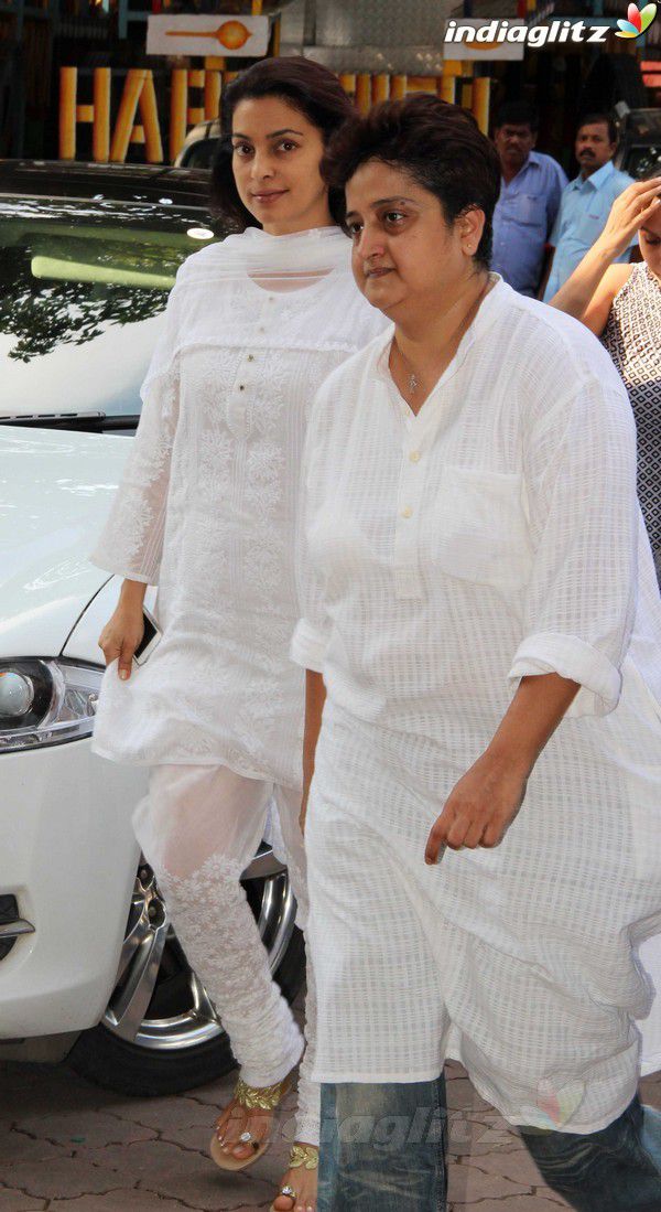 Рекха на похоронах шридеви