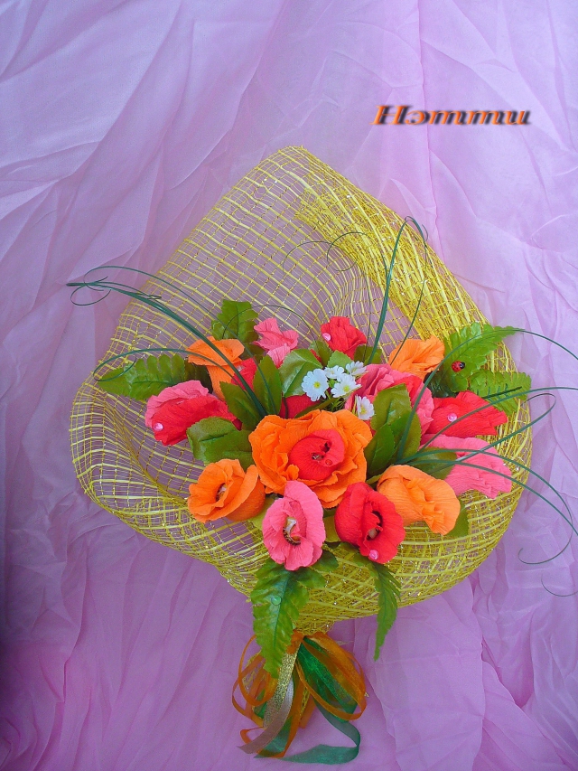 Букет из гофрированной бумаги с конфетами