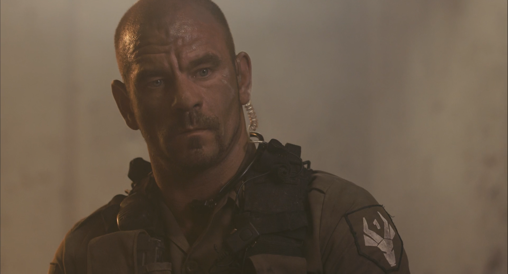 District.9.2009.1080p.BluRay.DTS.x264-WiKi.mkv_snapshot_01.10.01_[2013.11.11_04.14.37].png