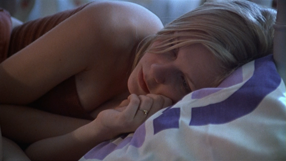 The Virgin Suicides.1999.BDRip-AVC.eFK.mkv_snapshot_01.19.20_[2014.07.25_22.44.36].png