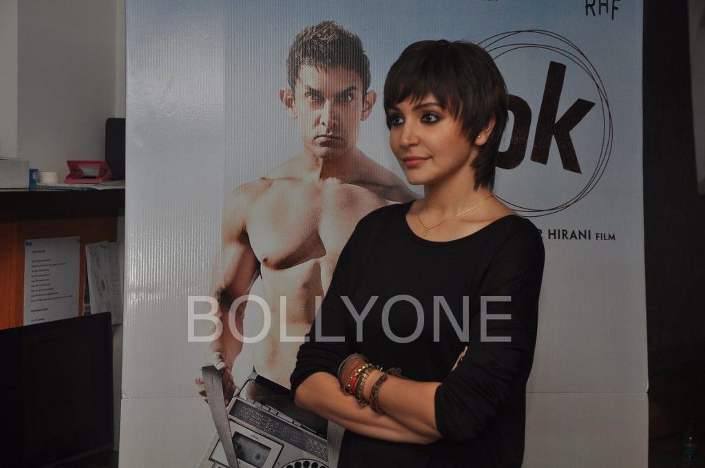 Anushka-Sharma-PK-Poster-Launch-10-1024x680.jpg