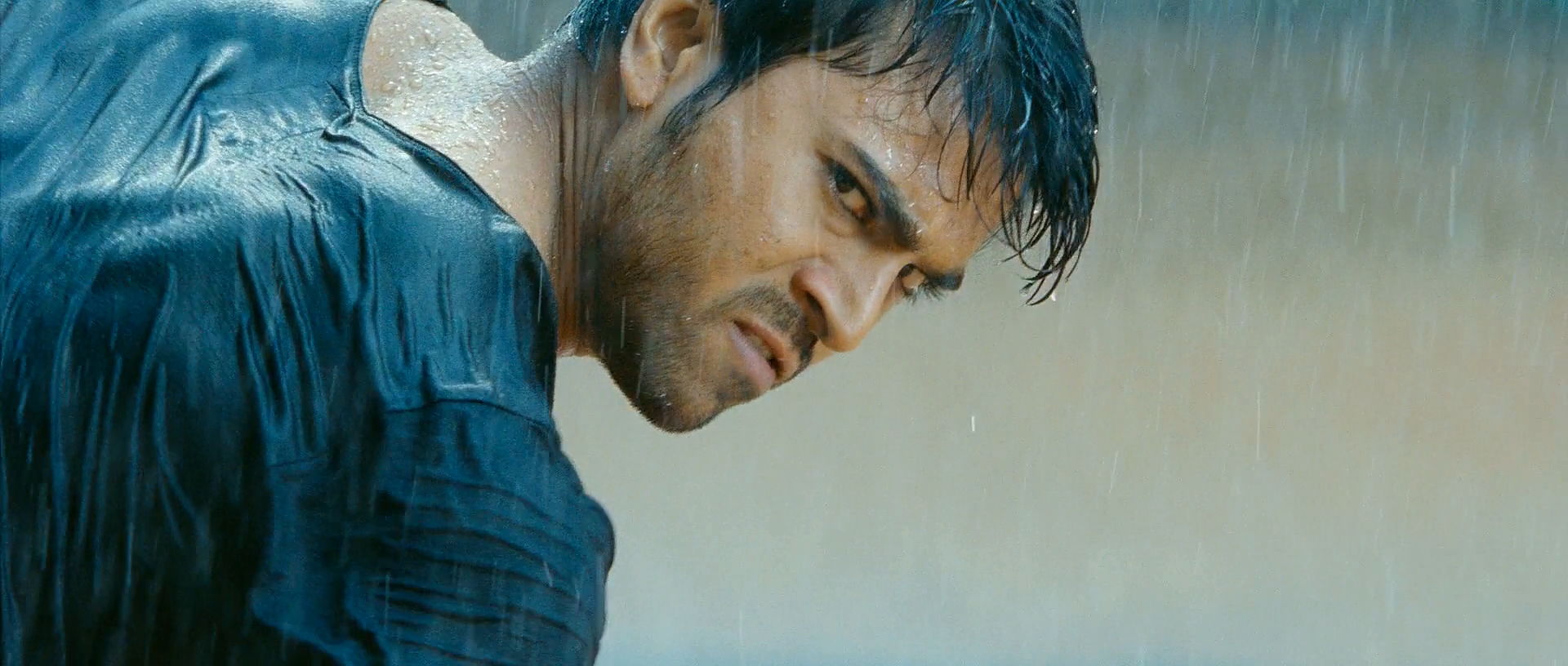 Yevadu_2014_BDRip_x264_1080p-0-19-23-084 (930).jpg