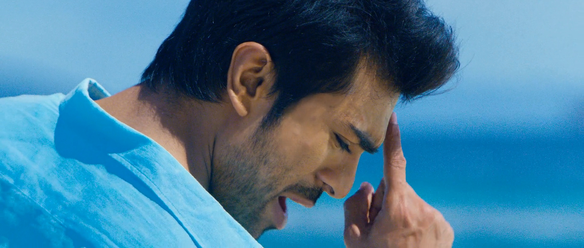 Yevadu_2014_BDRip_x264_1080p-0-19-23-084 (745).jpg