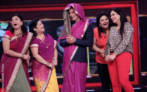 omg-shah-rukh-khan-dons-a-saree-on-his-new-tv-show-1.jpg