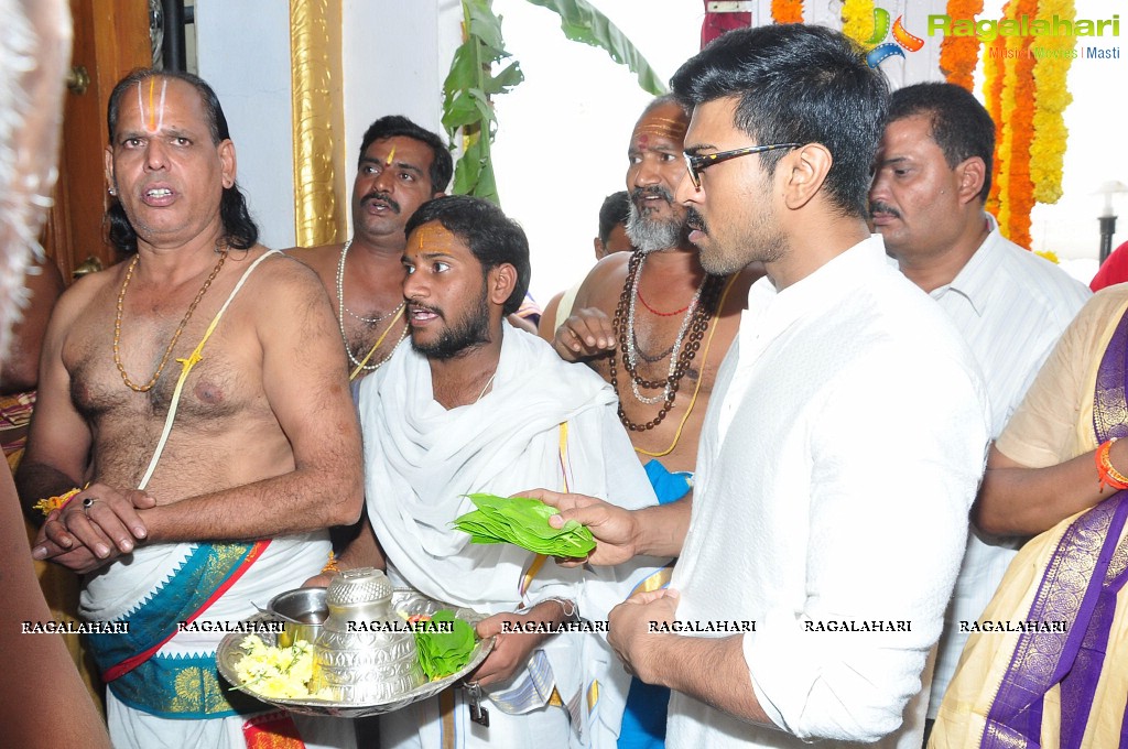 chiranjeevi-birthday-at-filmnagar41.jpg