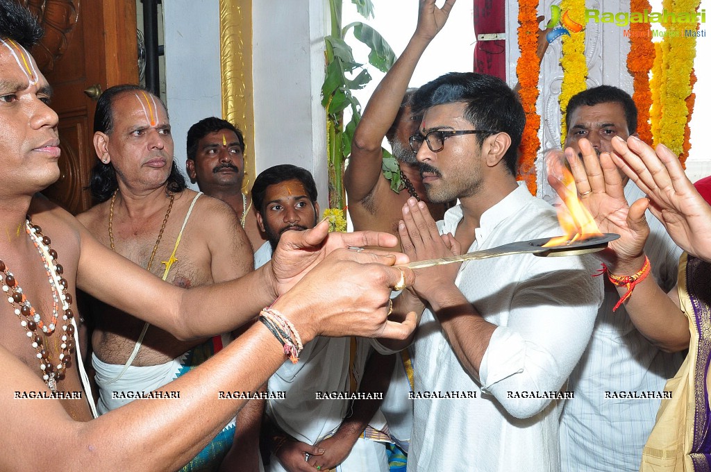 chiranjeevi-birthday-at-filmnagar35.jpg