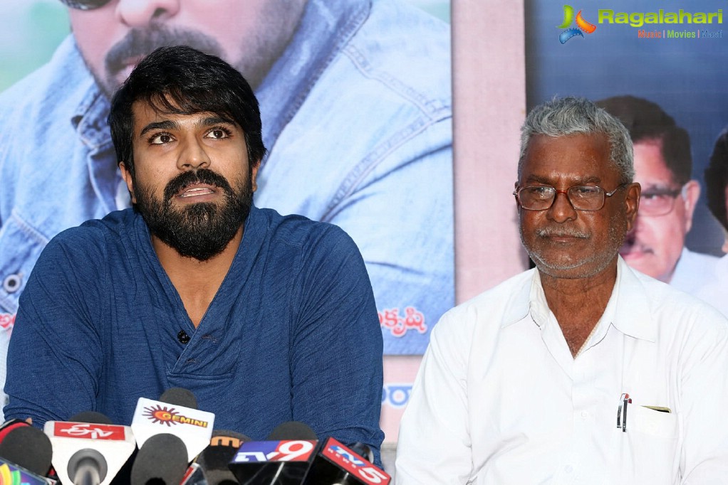 chiranjeevi-book-launch-by-ramacharan47.jpg