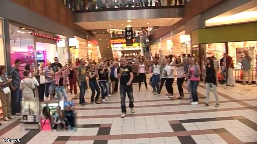 Meglepi flashmob l?nyk?r?s Campon?ban( Surprise wedding flashmob at Campona).mp4_snapshot_07.50_[2017.03.18_17.52.20].jpg
