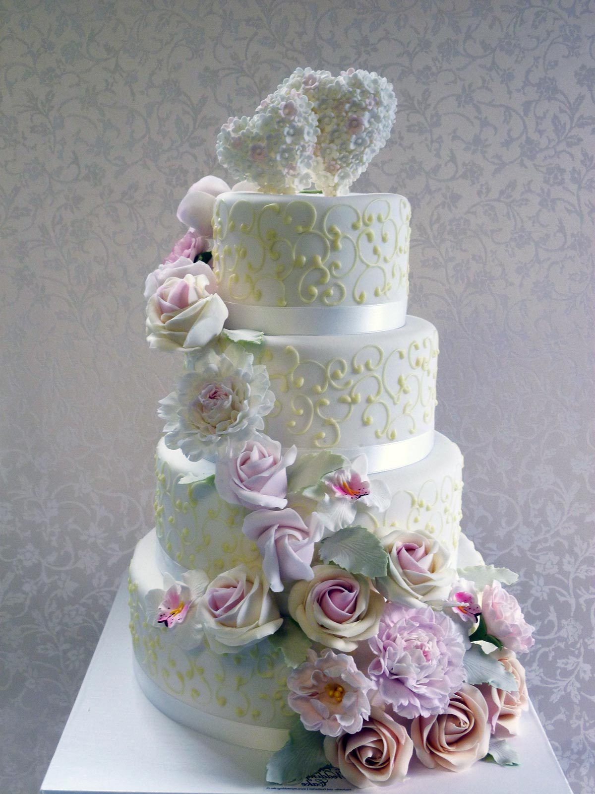 Межярусный или. Свадебный торт многоярусный. Свадебный торт трехъярусный. Красивый свадебный торт трехъярусный. Кремовые двухэтажные торты Свадебные.