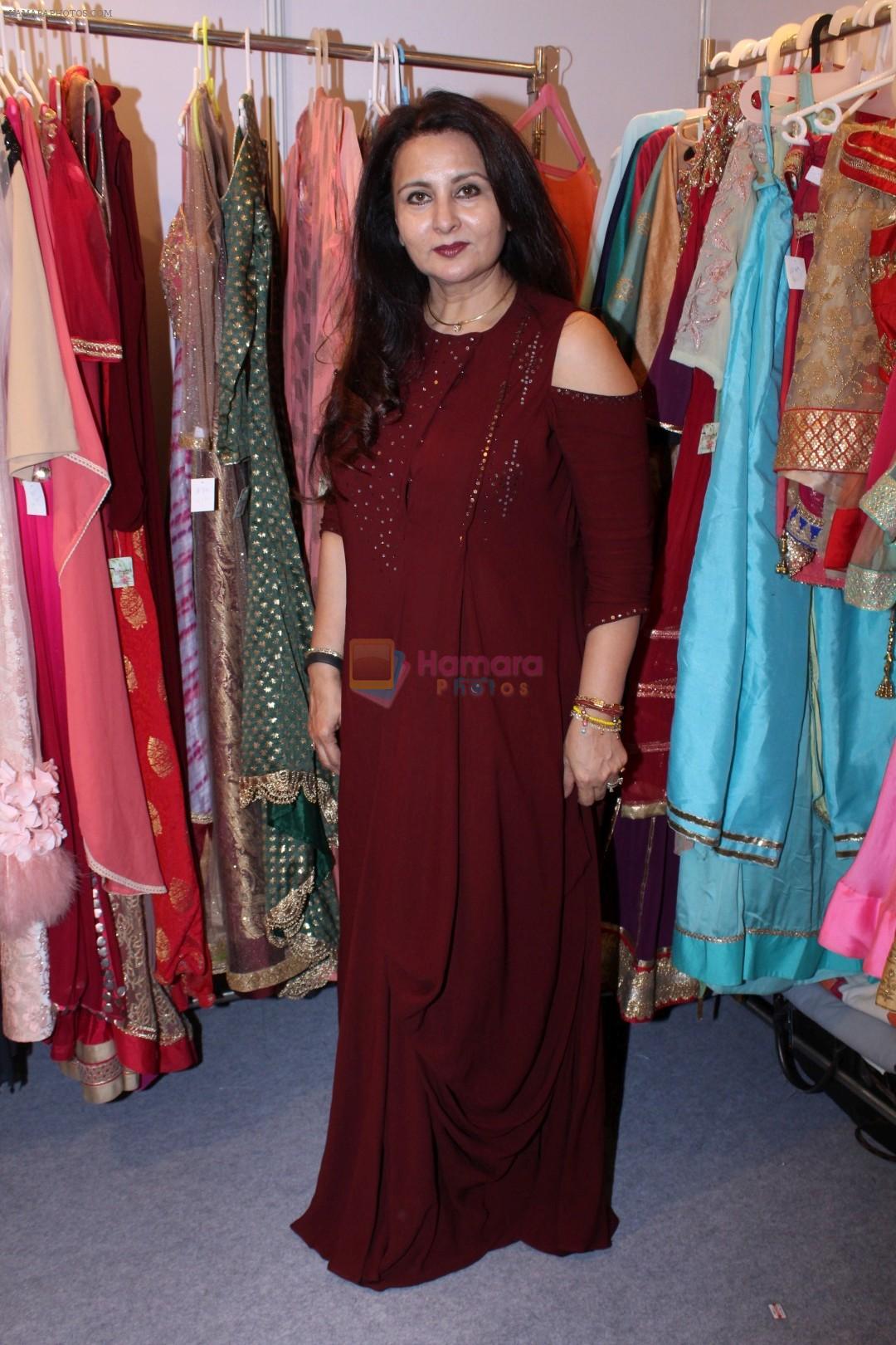 hpse_fullsize__1772432548_Poonam Dhillon at the Launch Of Padmini Kolhapure  Poonam Dhillon Collection Vivaha on 22nd Sept 2017 (58)_59c52e43e6284.JPG