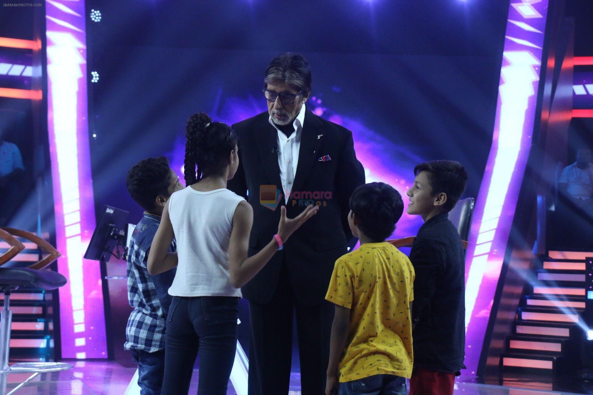 hpse_fullsize__4079904695_Amitabh Bachchan On Location Of KBC Season 9 on 29th Sept 2017(21)_59d225f44951f.jpg