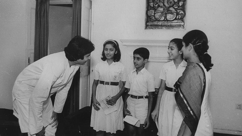 amitabh-bachchan-having-children-word-with-school_22dc0714-ae44-11e7-9bc1-6ddb500cf946.jpg