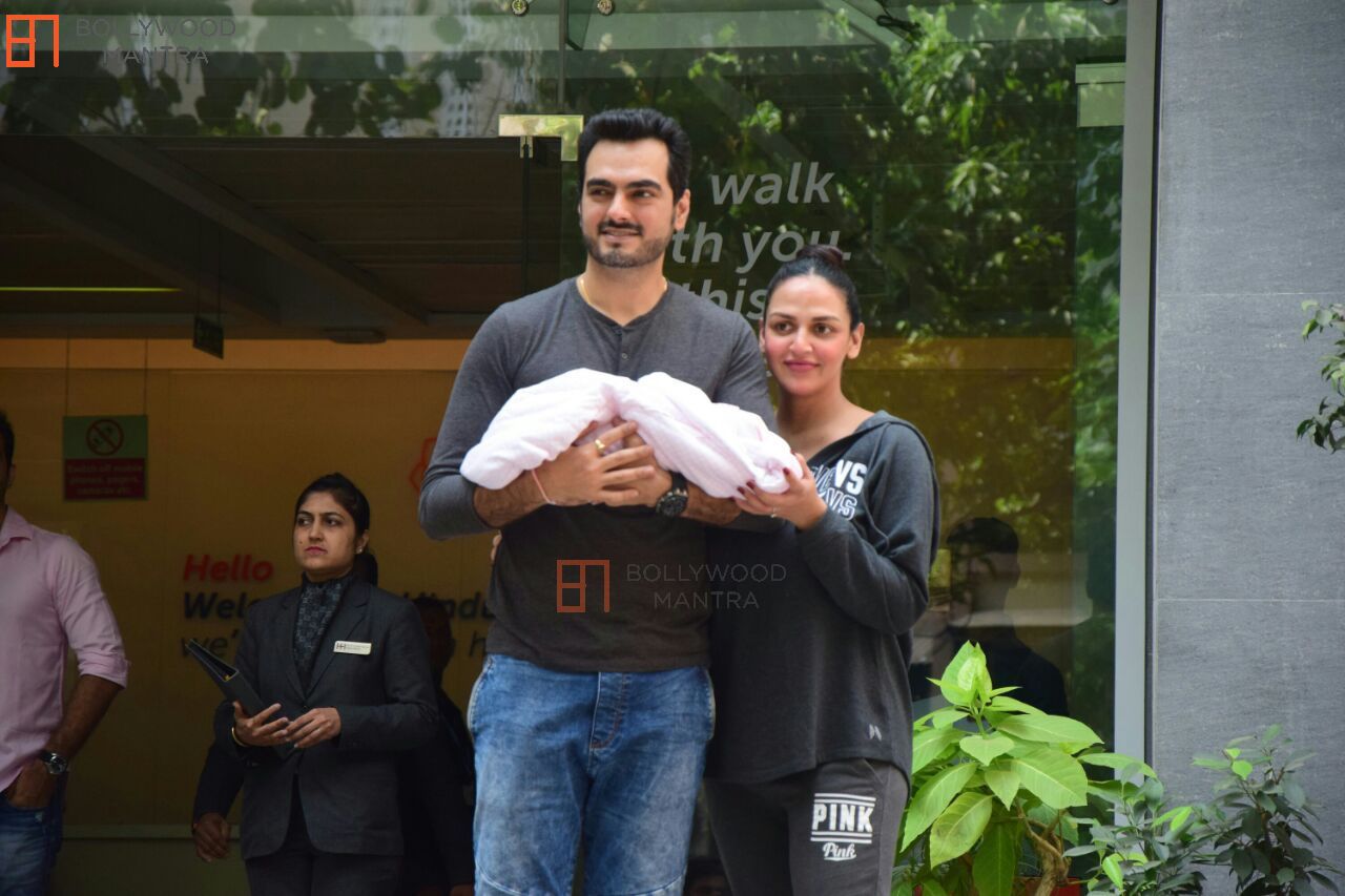 bharat-takhtani_esha-deol__1032028.jpg