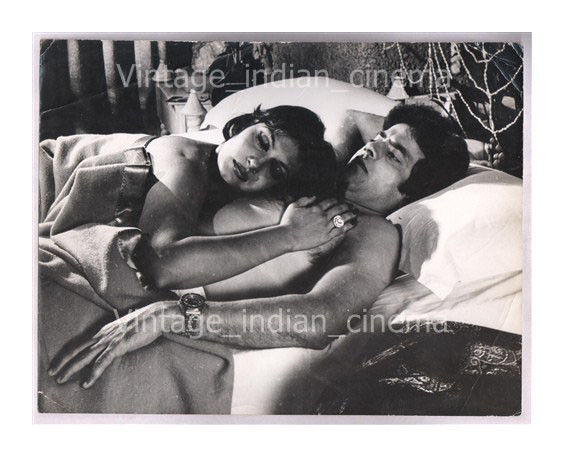 Original-Bollywood-photo-Jitendra-Parveen-In-Bond-303-1986.jpg