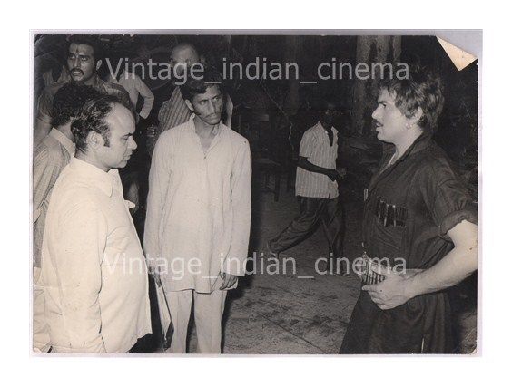 Original-Bollywood-Rare-photo-Dharmendra-In-Patthar-aur.jpg