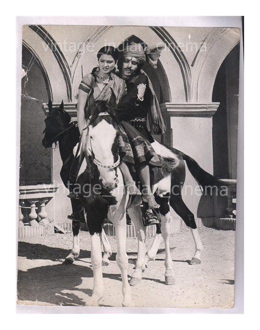 Original-Bollywood-photo-Rekha-Ranjeet-In-Ahinsa-1979-15cmX21cm.jpg