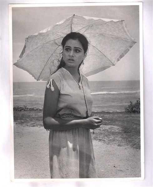 Original-Rare-Bollywood-Padmini-Kolhapure-photo-In-Lovers.jpg