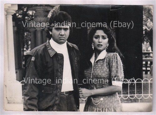 Original-Bollywood-photo-Govinda-Madhuri-In-Izzatdar-1990-10cmX16cm.jpg