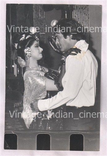 Original-Bollywood-photo-Vinod-khanna-Sridevi-In-Patthar-ke.jpg