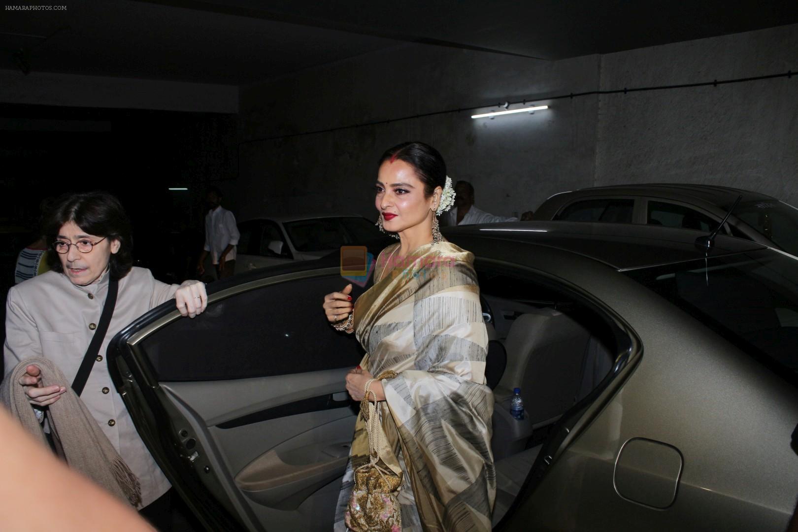 hpse_fullsize__2922196590_Rekha at the Red Carpet and Special Screening Of Tumhari Sulu hosted by Vidya Balan on 14th Nov 2017 (92)_5a0bcd823fd32.JPG