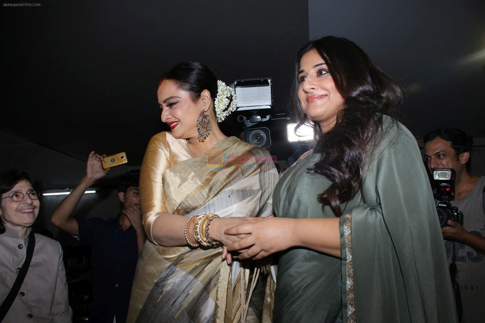 hpse_fullsize__832440039_Rekha, Vidya Balan at the Red Carpet and Special Screening Of Tumhari Sulu hosted by Vidya Balan on 14th Nov 2017 (113)_5a0bce7b535c3.JPG