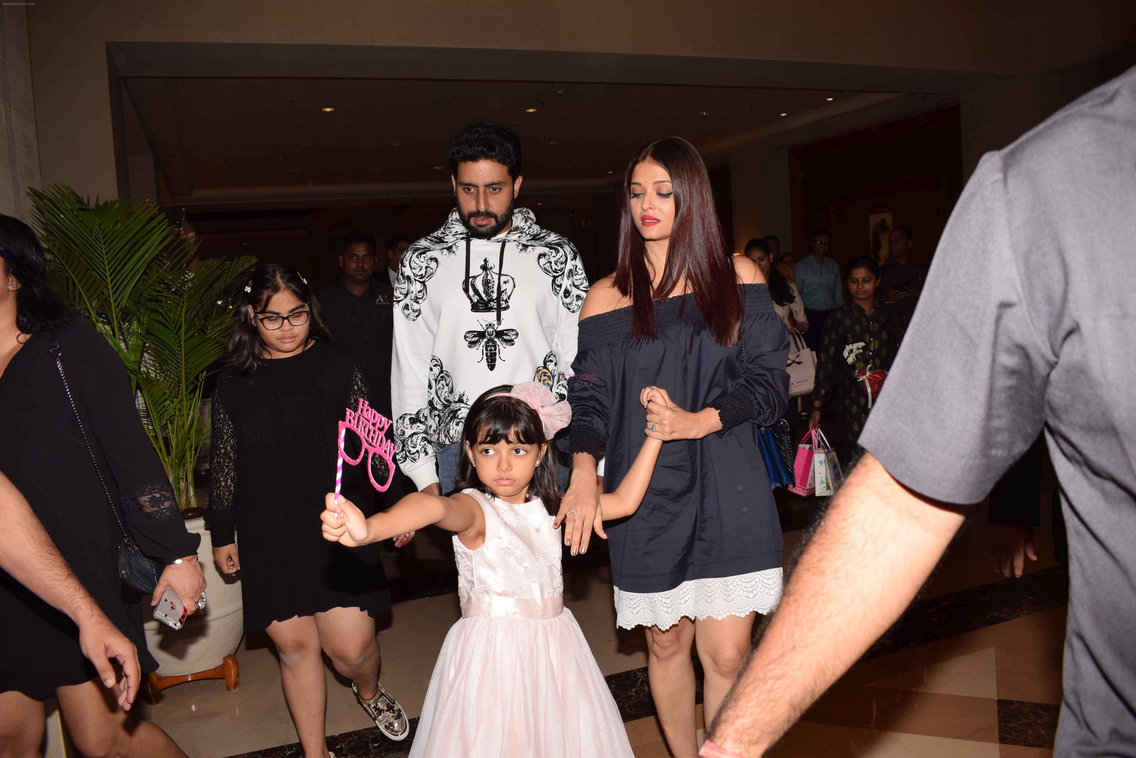 hpse_fullsize__1392352935_Aishwarya Rai  Abhishek Bachchan Celebrates Aaradhya Bachchan_s Birthday on 16th Nov 2017 (6)_5a0e88f5a6d18.jpg