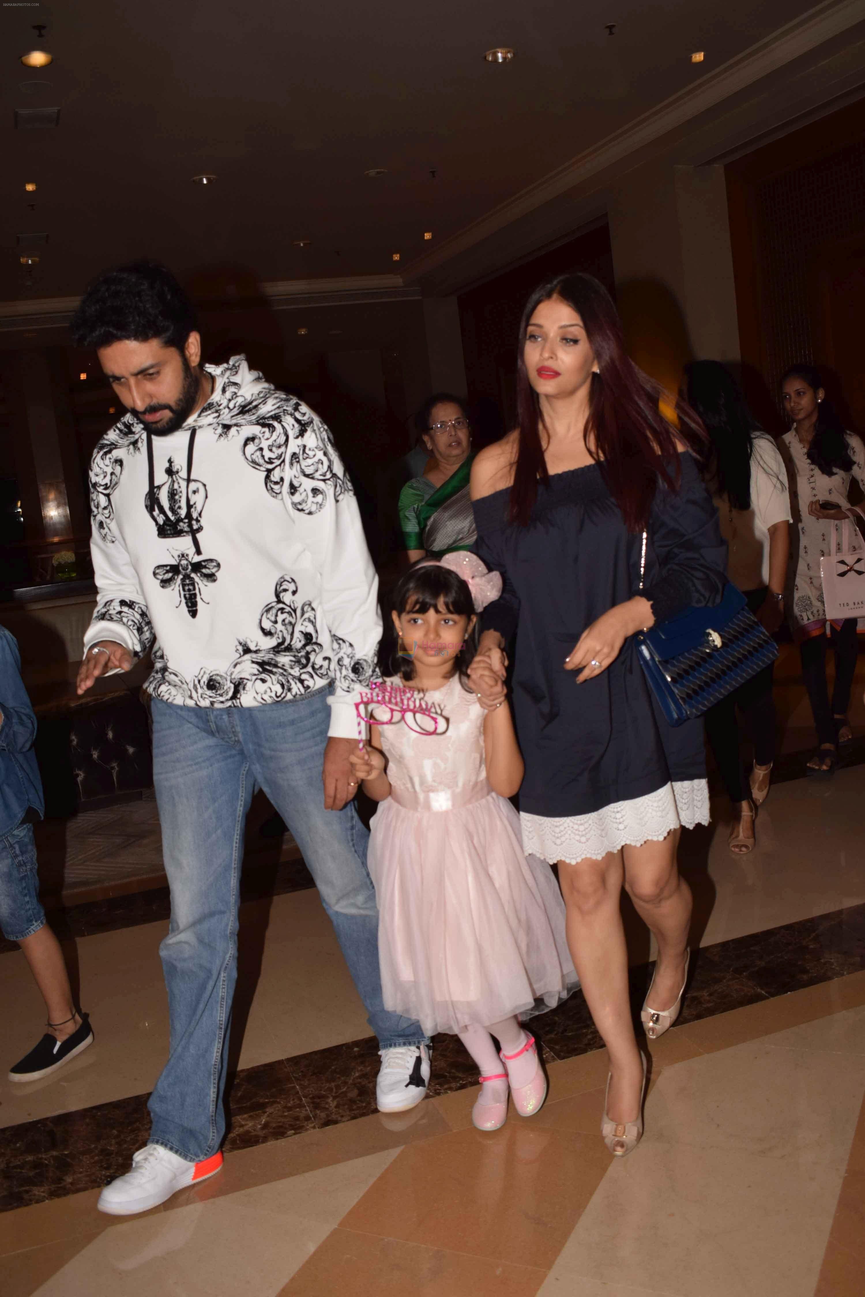 hpse_fullsize__3704289425_Aishwarya Rai  Abhishek Bachchan Celebrates Aaradhya Bachchan_s Birthday on 16th Nov 2017 (3)_5a0e88c1179f0.jpg