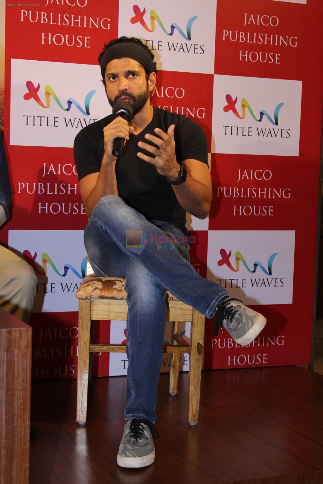 hpse_fullsize__1673818453_Farhan Akhtar at the Book Launch of Kashmir Naama on 14th Nov 2017 (20)_5a0bbe26a40af.JPG