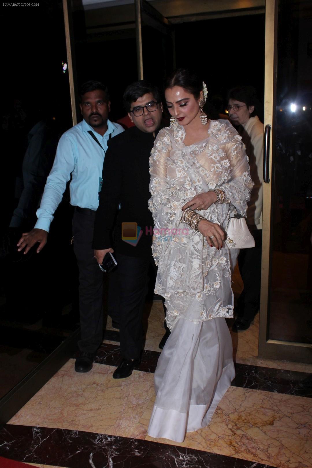 hpse_fullsize__1952853563_Rekha at the Red Carpet Of Filmfare Glamour  Style Awards on 1st Dec 2017 (403)_5a224a20b8cf5.JPG