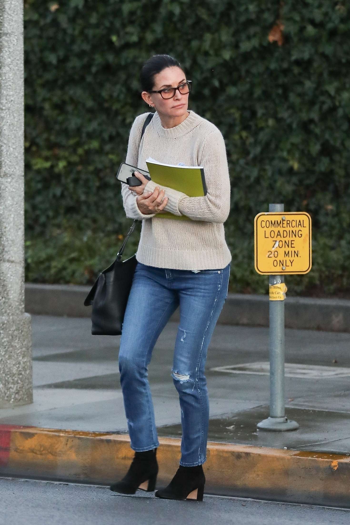 Courteney-Cox-in-Jeans--02.jpg