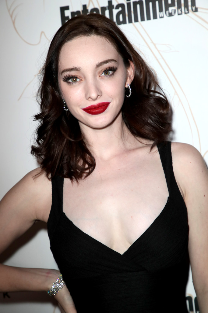 Emma Dumont Images