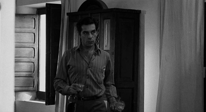 Carlos Saura - 1968 - Stress es tres, tres [DVD-9]_T01[(047628)15-51-50].PNG