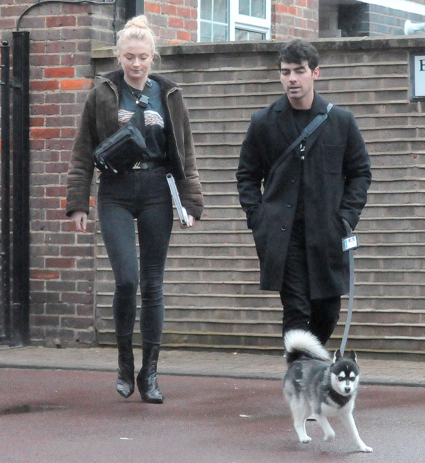 Sophie-Turner-and-Joe-Jonas_-Walking-their-dog-Porky-Basquiat--02.jpg