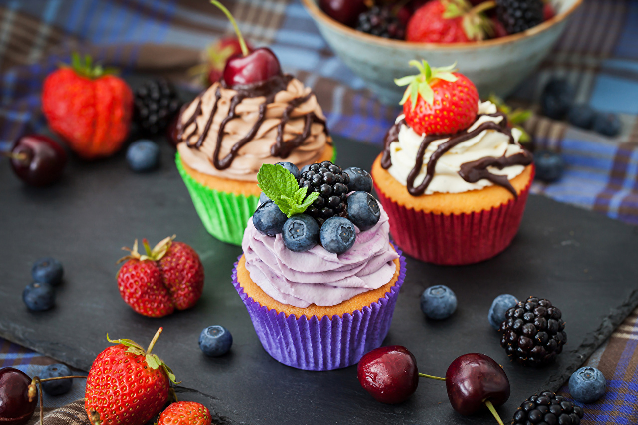 Sweets_Strawberry_Blackberry_Cherry_Blueberries_543012_1280x853.jpg