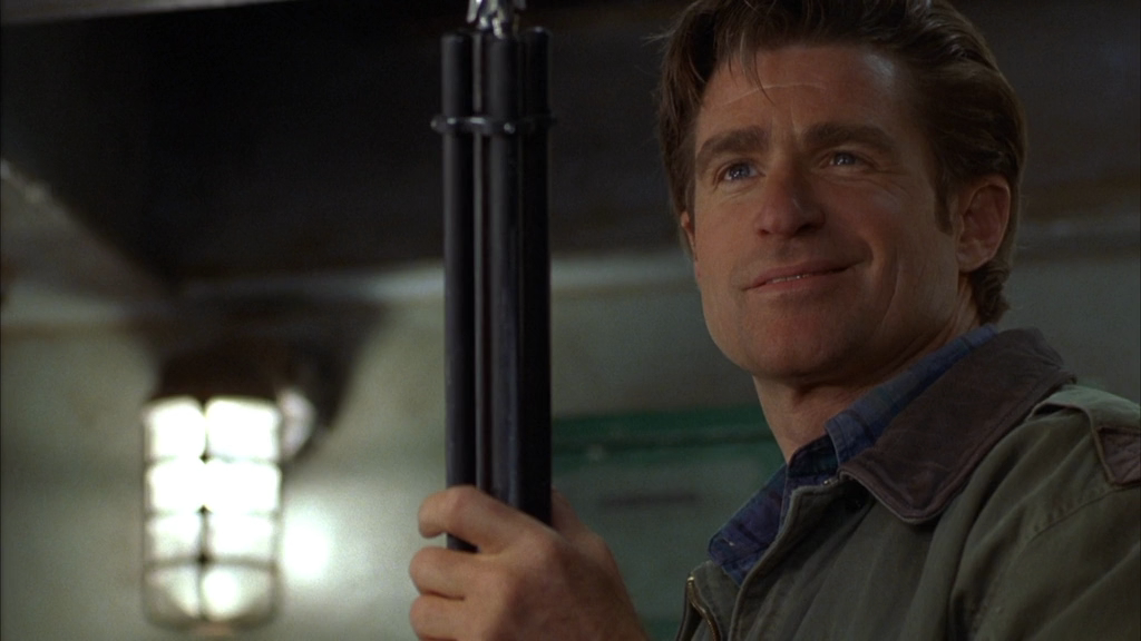 Подъем с глубины_1998_WEB_DLRIP-AVC_O.M_[-=DoMiNo=-].mkv_20180423_065821.174.png