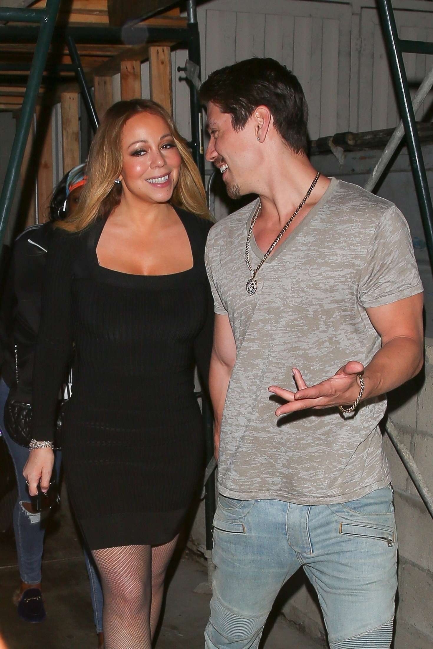 Mariah-Carey_-Leaving-Mastros-restaurant--07.jpg