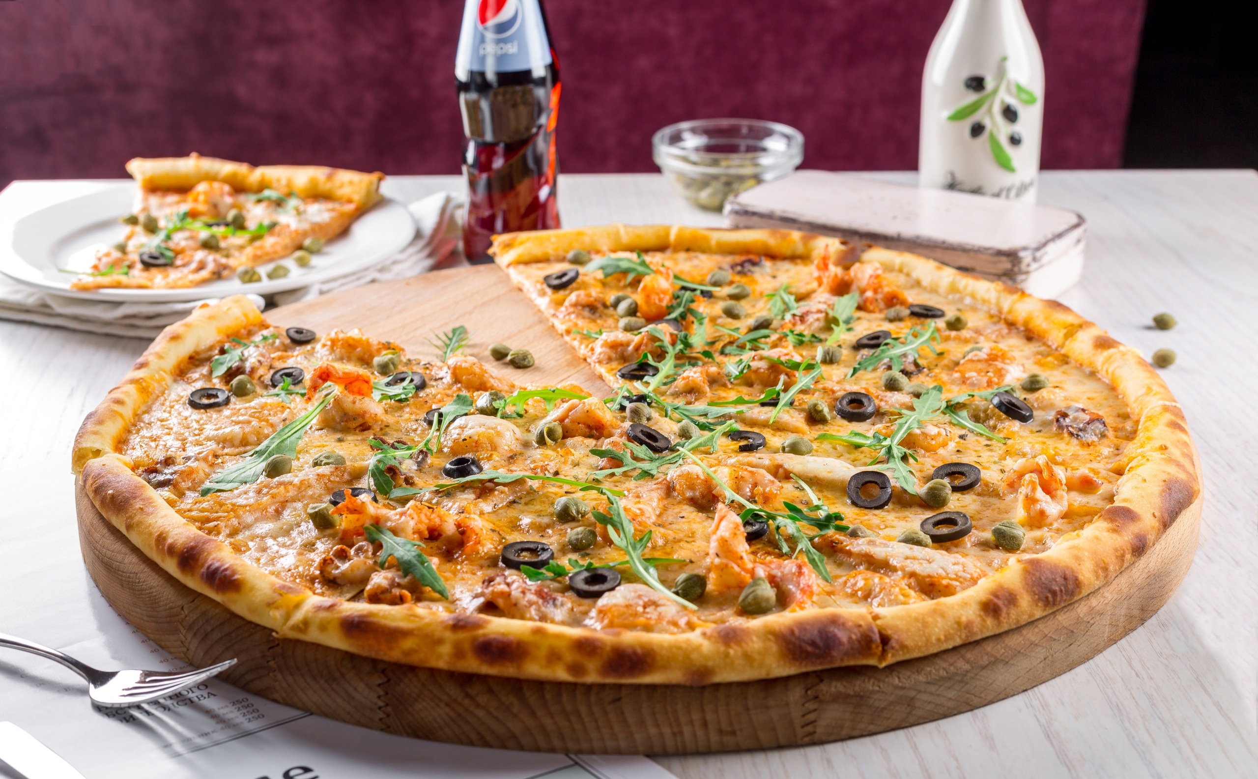 Pizza_Closeup_540989_2560x1585.jpg