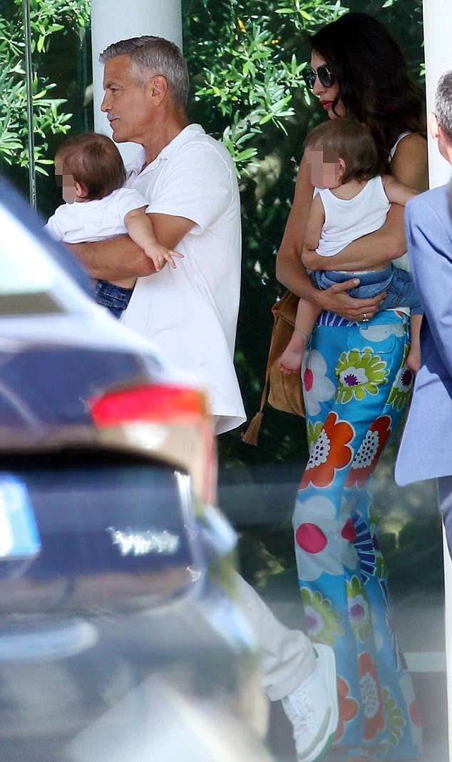 4D96608B00000578-5879923-Happy_father_George_Clooney_greeted_his_wife_Amal_and_their_twin-a-1_1529854911217_006341068.jpg