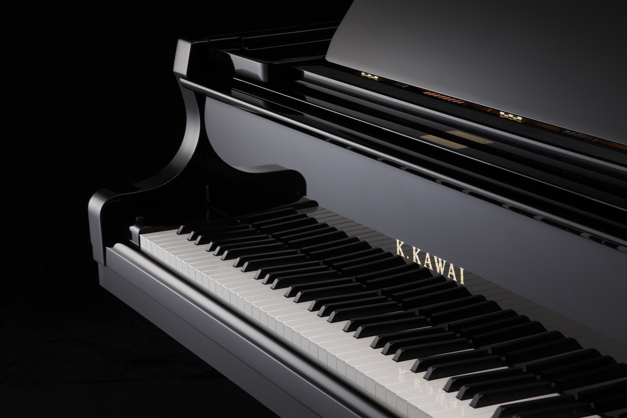 Пианино Kawai или Petrof: что выбрать для занятий музыкой