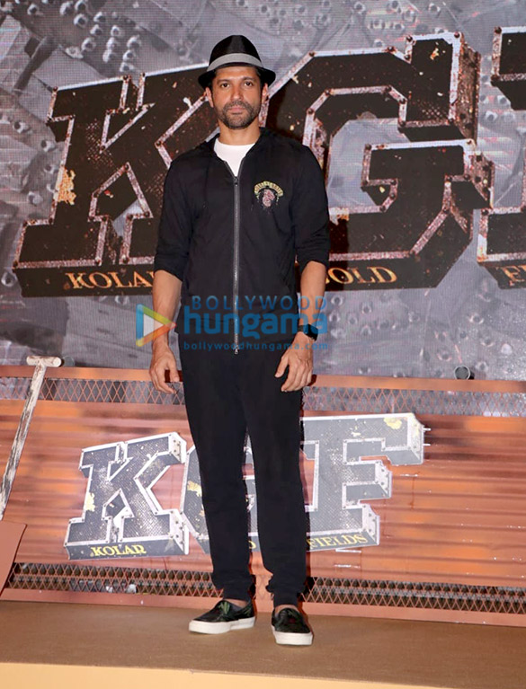 =South-actor-Yash-and-Farhan-Akhtar-grace-the-trailer-launch-of-the-film-KGF1-4.jpg