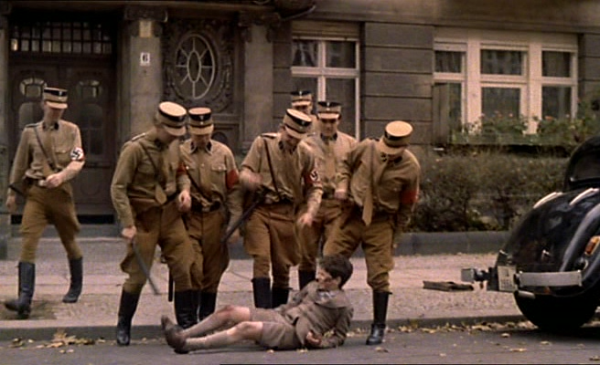 La passante du Sans-Souci.1982.DVDRip.XviD.Rus.Fre.DD.2.0.avi_snapshot_00.24.45_[2019.01.08_11.08.30].png